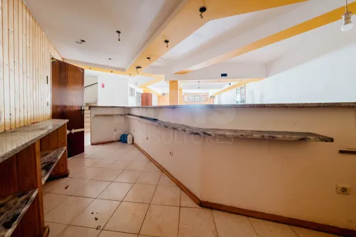 Café, Bar, Restaurante com 2 Salas e esplanada, a 50m da Praia!