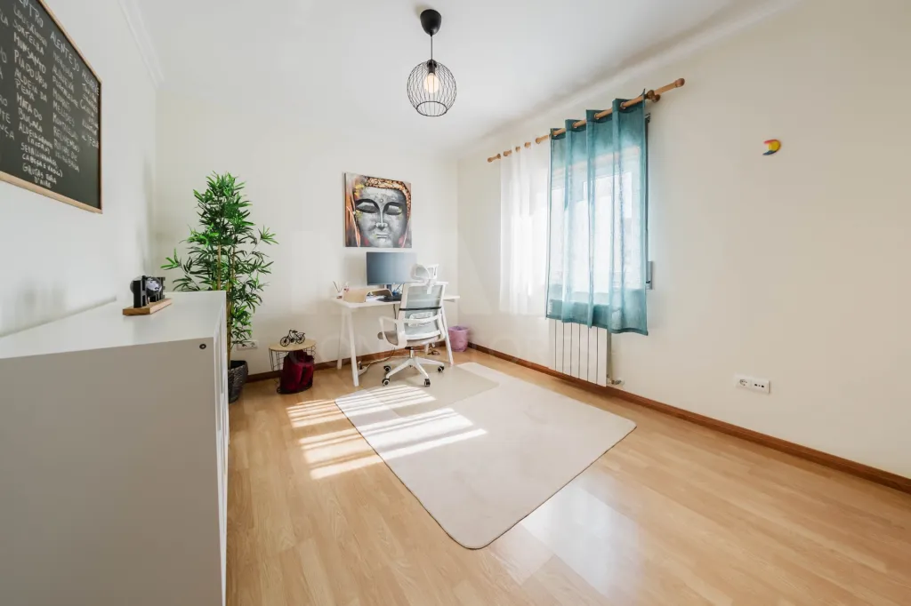 Moradia T4 c/ Logradouro, Garagem e Vista Mar!