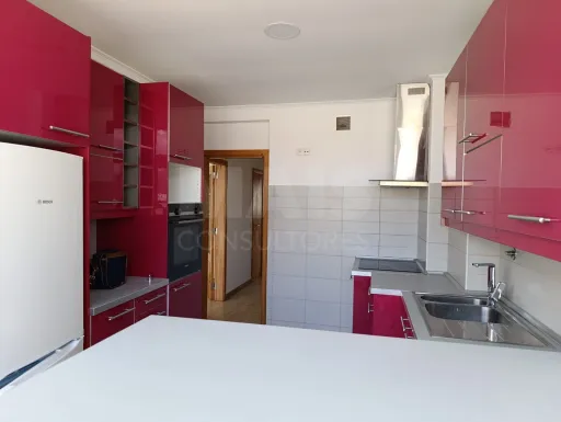 T2 in Carnide - Comfort, light and privileged location.