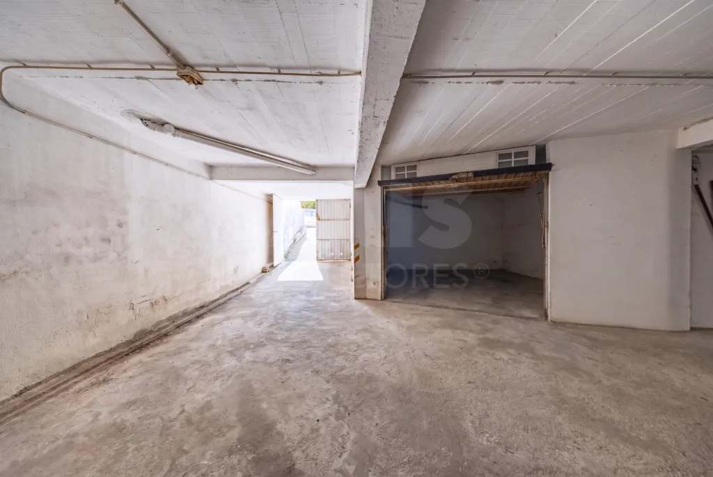 Apartamento T3 Renovado com Garagem Box – Cidade Nova, Caldas da Rainha