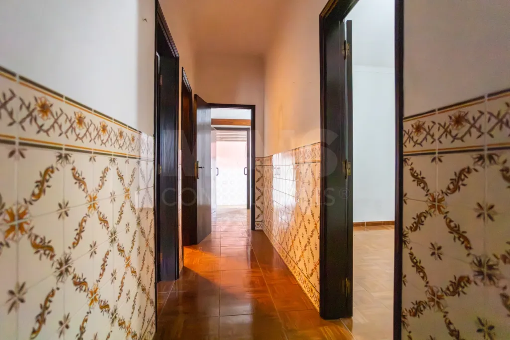 Moradia Térrea T2 para remodelar em Coruche-Vale Mansos