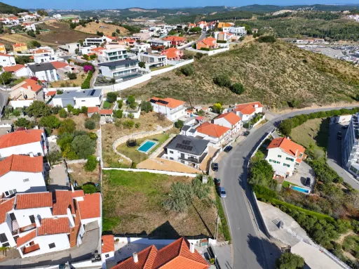 Lote Urbano c/ 464m2 e Proj. para Moradia T4 com Piscina & Vista Desafogada | VARATOJO