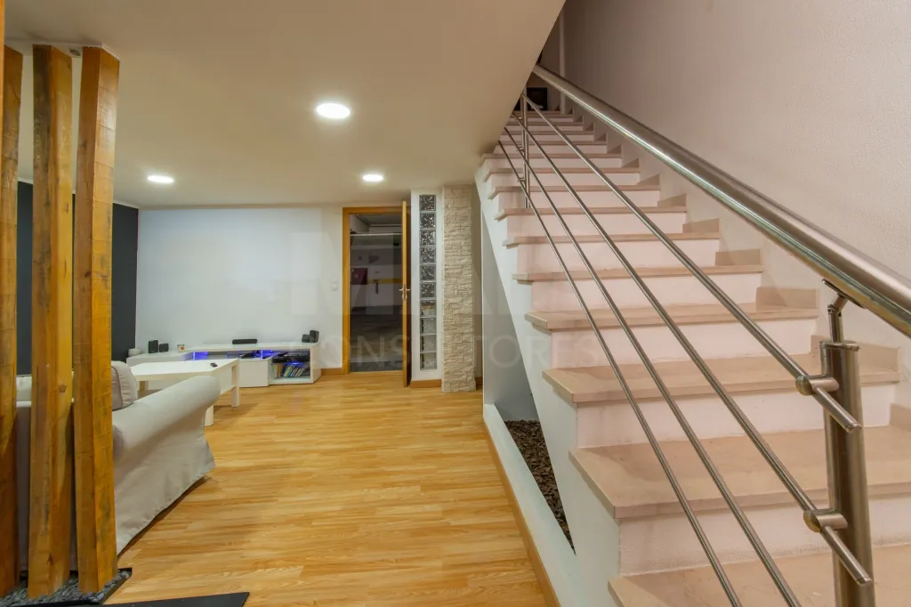 Moradia T3 totalmente remodelada no Condomínio Villas de Samorena em Samora Correia