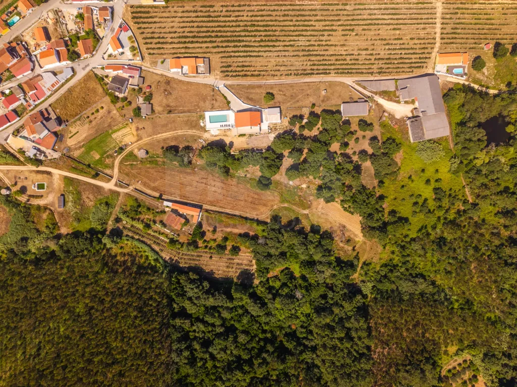 Quinta com mais de 23.000 m², piscina de água salgada e potencial de construção