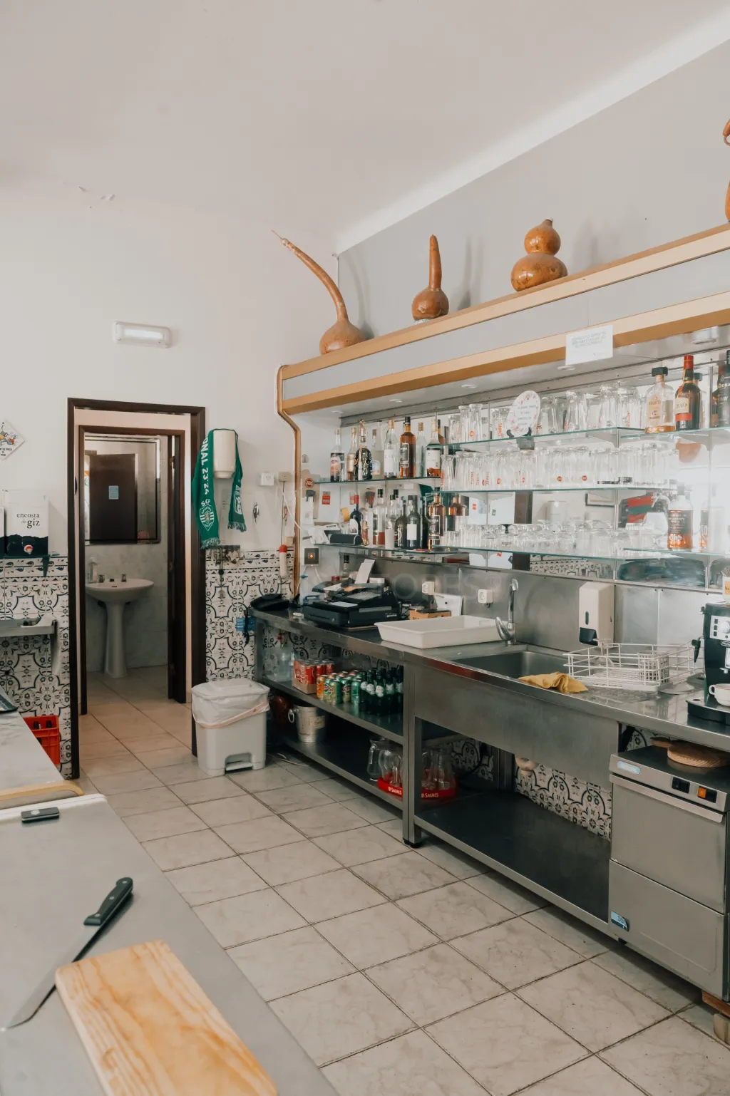 ☕ Café Totalmente Equipado em Funcionamento