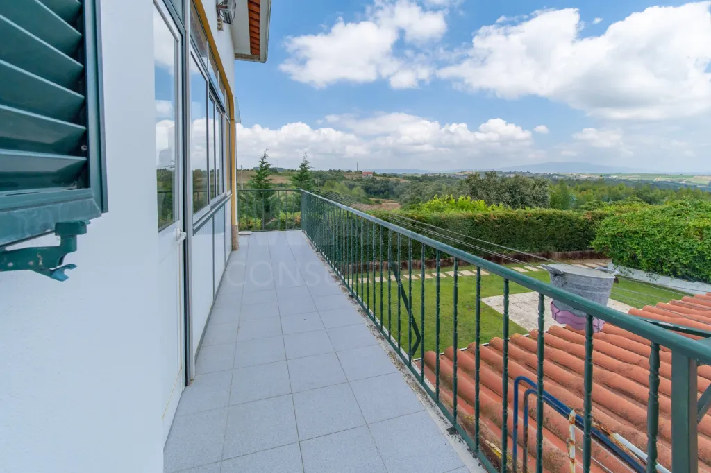 Moradia T4 com Piscina, Excelente Espaço Exterior em Carnota - Alenquer