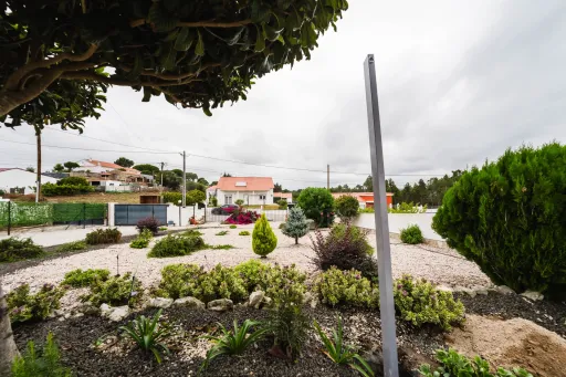 Moradia T3+2 com piscina e jardim a 8km de Caldas da Rainha