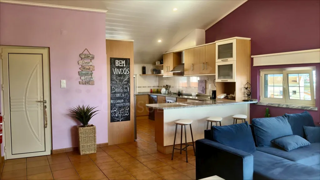 Ap. em Moradia T1+1, c/ Varanda, Vista Mar, Jacuzzi e Parqueamento !