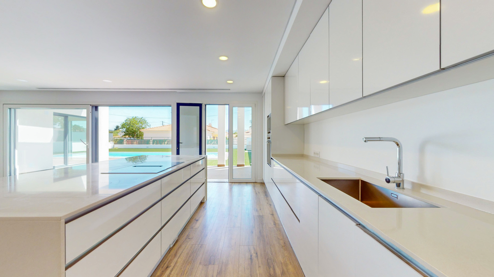 Moradias térreas T4 C\ 4 Suites e Piscina