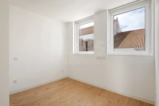 T1 novo com terraço no centro de Peniche
