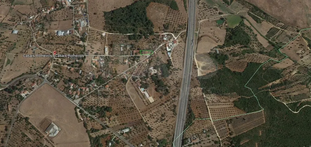 Moradia V 4 + Armazém + Casa Térrea de 45m2 em CASAIS ROMEIROS Santarém