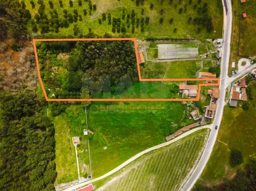 Moradia p/a restaurar c/ 225m2 de área em terreno c/ 6.473m2