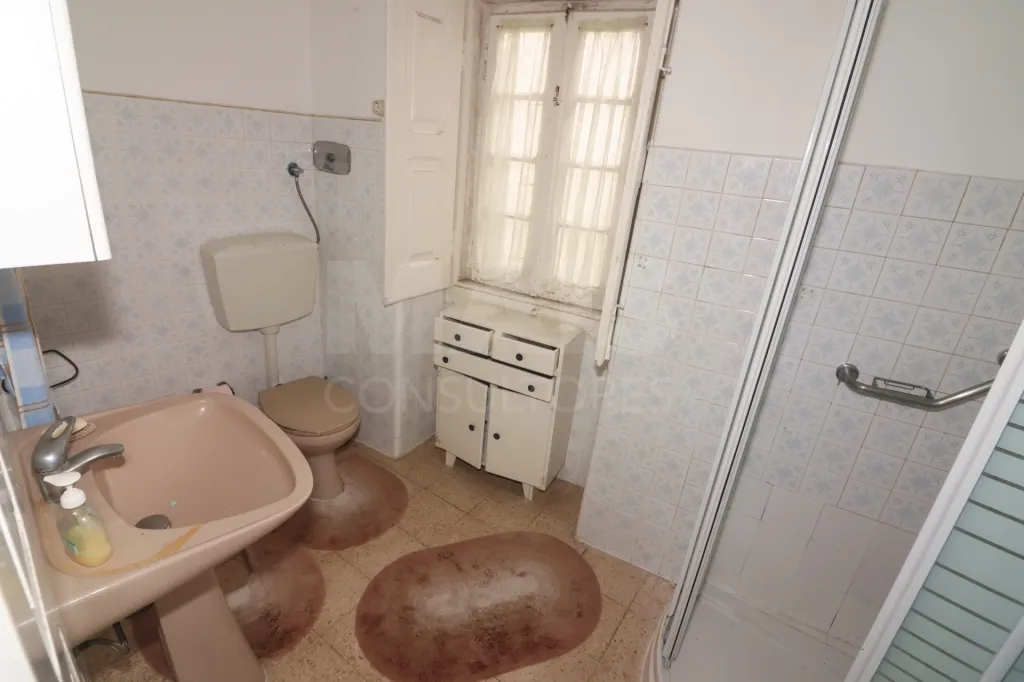 Moradia T3 com Potencial Comercial e Habitacional – Reabilitação em Pocariça / Alenquer