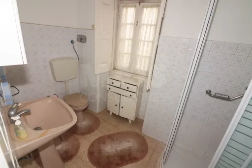 Moradia T3 com Potencial Comercial e Habitacional – Reabilitação em Pocariça / Alenquer