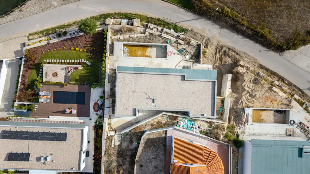 Moradia T4 com piscina em lote de 759m2 em Amoreira Óbidos
