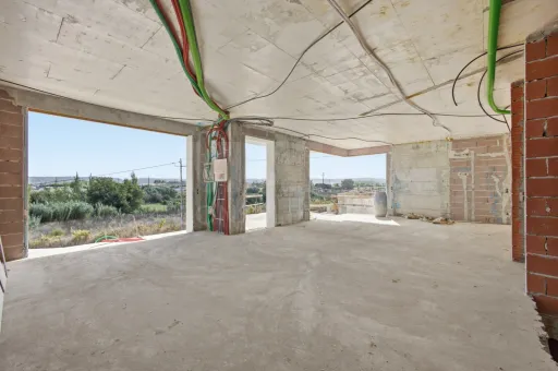 Moradia T4 com piscina em lote de 759m2 em Amoreira Óbidos