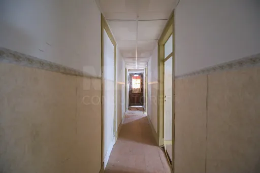 3-Bedroom House to Rebuild - Camarnal, 3 minutes from Alenquer