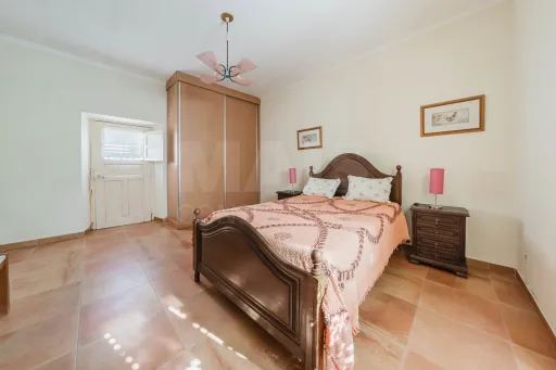 Propriedade única, a apenas 2 km de Alcobaça, com mais de 30.000 m² de terreno