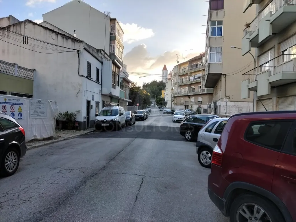 Moradia T3 em Alhandra para habitação.