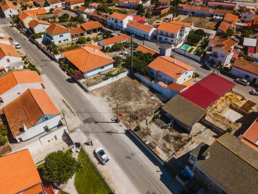 Terreno com Projeto para Moradia T3, Piscina, Garagem e Jardim em Olho Marinho, Óbidos