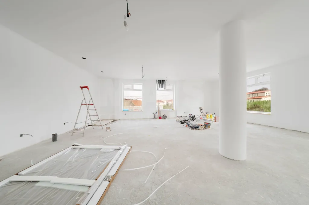 Loja de 214 m² com Potencial para Apartamento T4 ou Dois Apartamentos – Excelente Oportunidade de Investimento