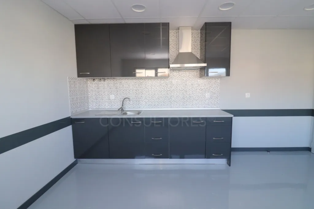 Pavilhão Industrial novo no Carregado com 624 m2 de Terreno e 312 m2 de Construção