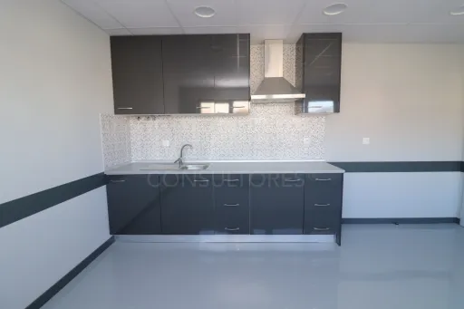 Pavilhão Industrial novo no Carregado com 624 m2 de Terreno e 312 m2 de Construção
