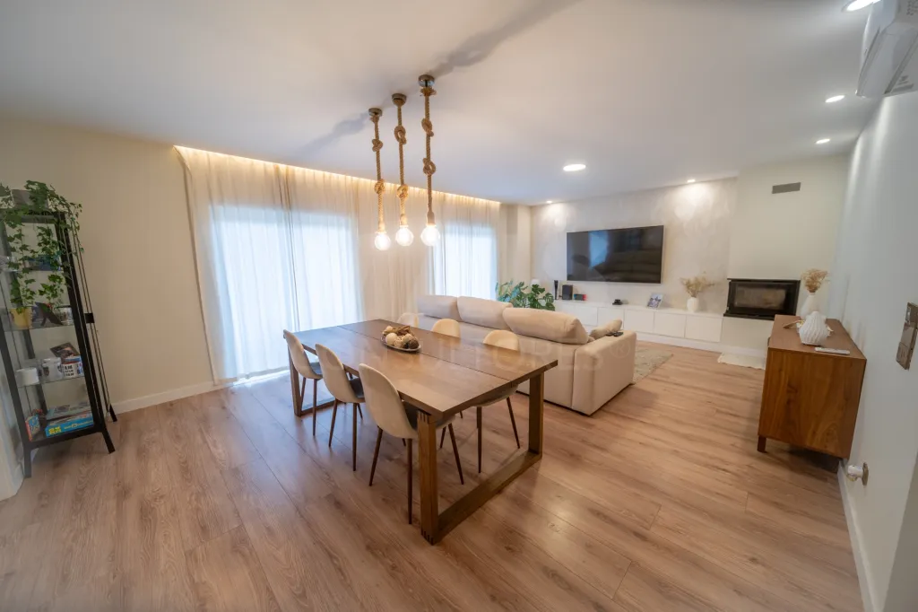 Apartamento T3 totalmente remodelado com vista para a Serra de Santa Iria – Vialonga (Granja)