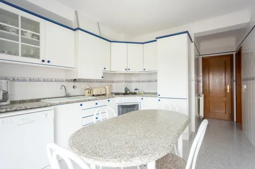 Apartamento T3 com excelente localização no Porto Alto