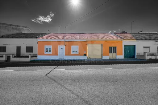 Viva com Espaço e Conforto: Moradia T4 com Anexo e Garagem em Coruche – Pronta a Habitar
