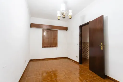 Moradia Térrea T2 para remodelar em Coruche-Vale Mansos
