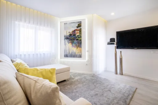 T2 furnished and equipped with balcony - Cascais center