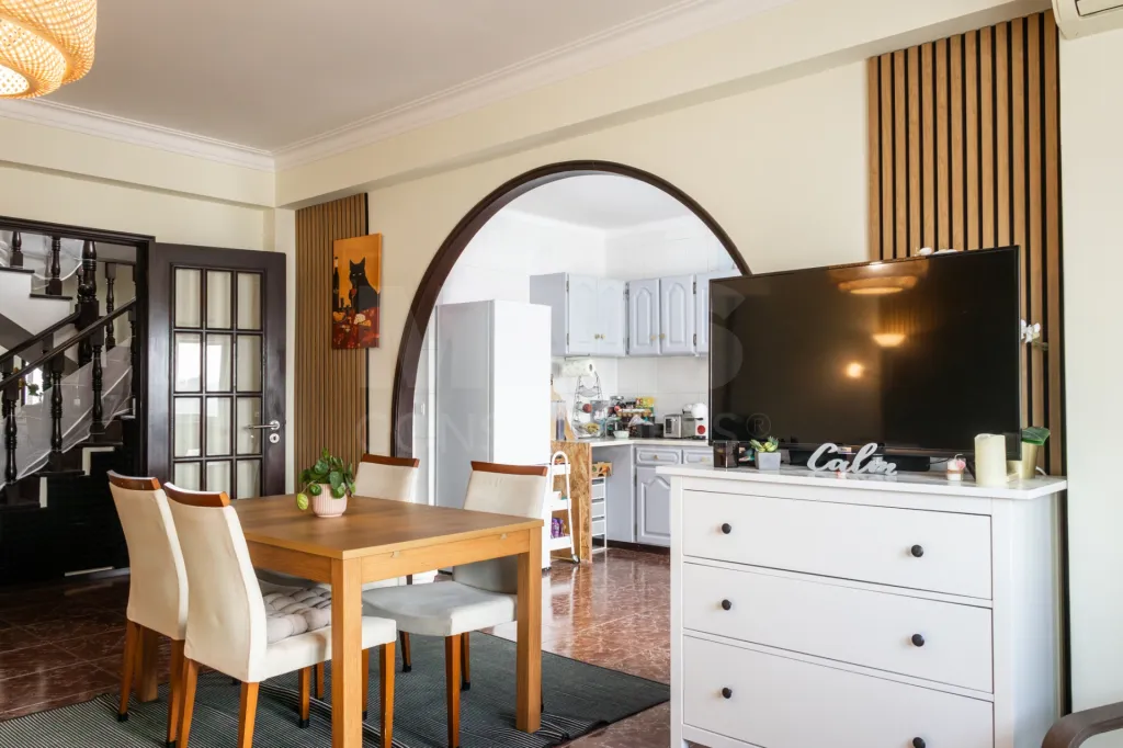 T2+2 Duplex com garagem, terraços e vista desafogada | Avenal – Caldas da Rainha
