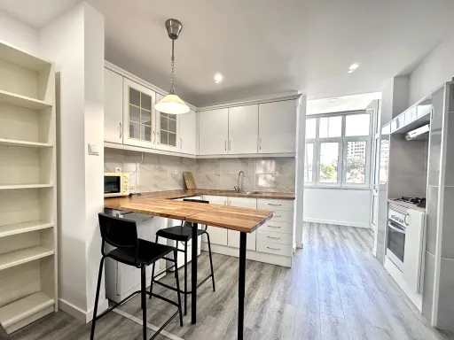 Apartamento T1 Totalmente Renovado Próximo à Rotunda do Areeiro