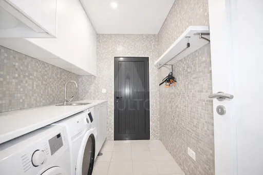 Moradia T5 de Luxo com Piscina