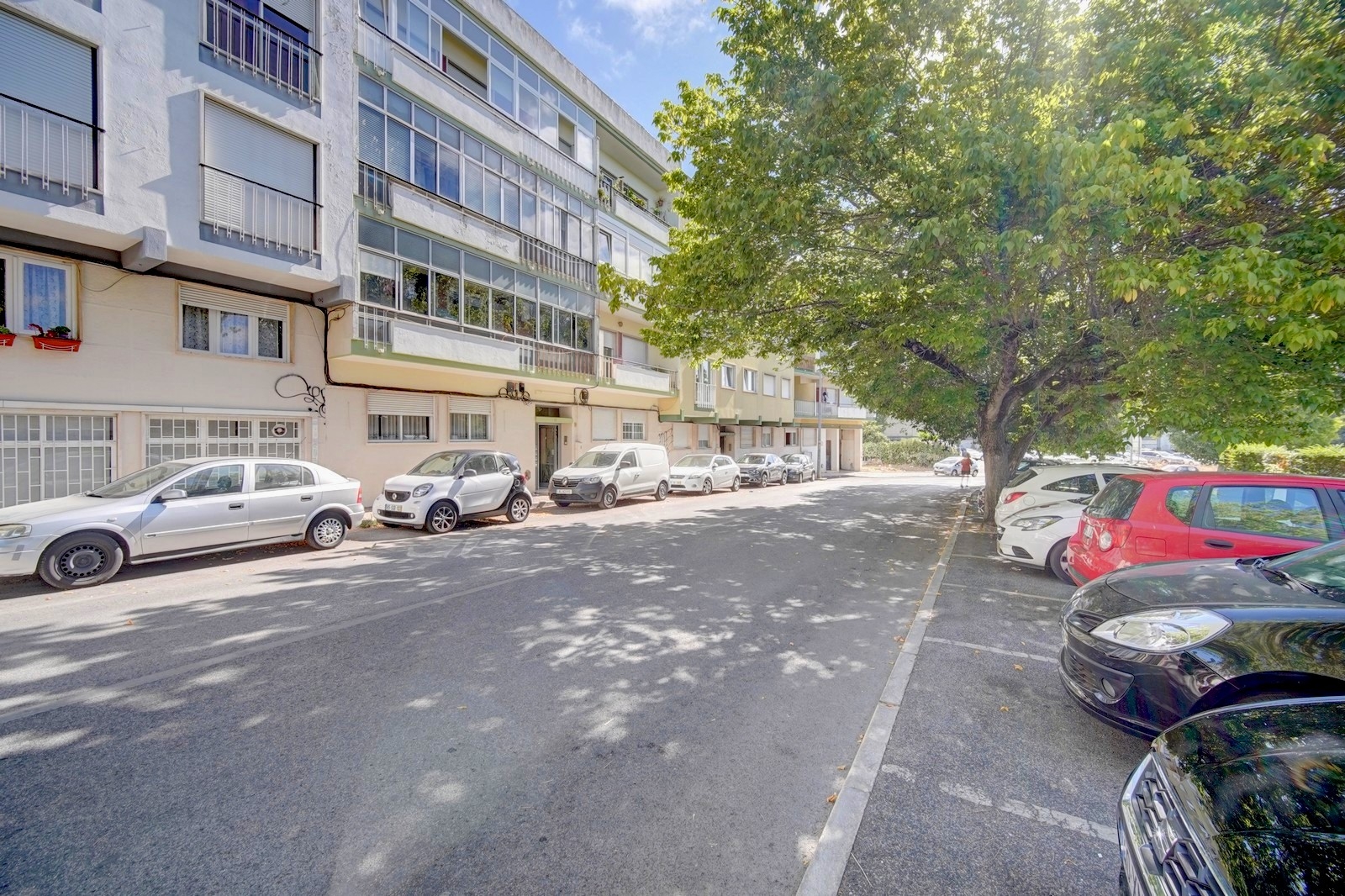 T4 em Queluz, TOTALMENTE Remodelado, com duas suítes