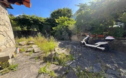 Moradia térrea em pedra pronta a habitar, próxima da praia de Vila Praia de Âncora