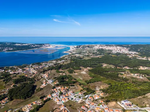 Lote Terreno com projeto aprovado para moradia T3 com Piscina