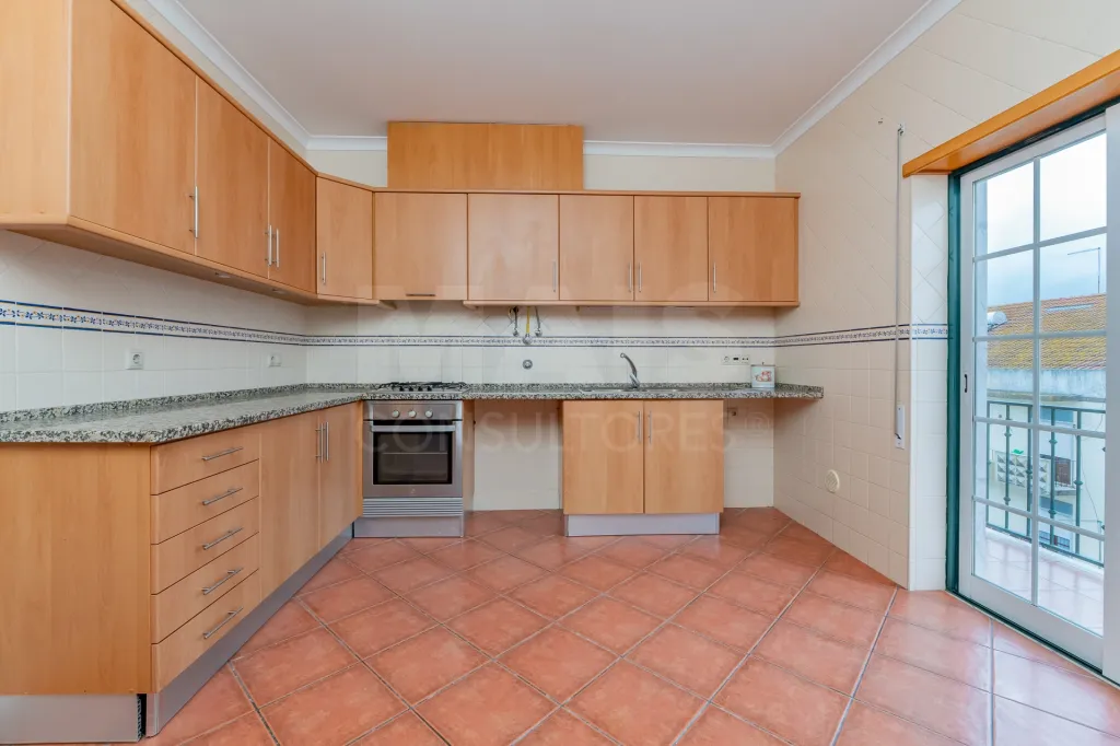Apartamento T2 em Salvaterra de Magos com elevador, parqueamento e arrecadação