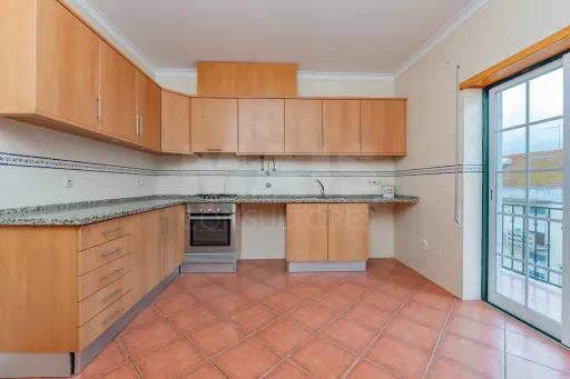 Apartamento T2 em Salvaterra de Magos com elevador, parqueamento e arrecadação