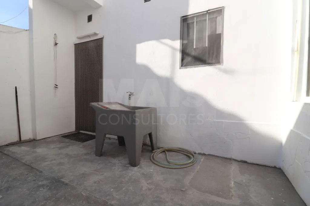 2-Bedroom Ground-Floor Apartment with Patio in Porto Alto