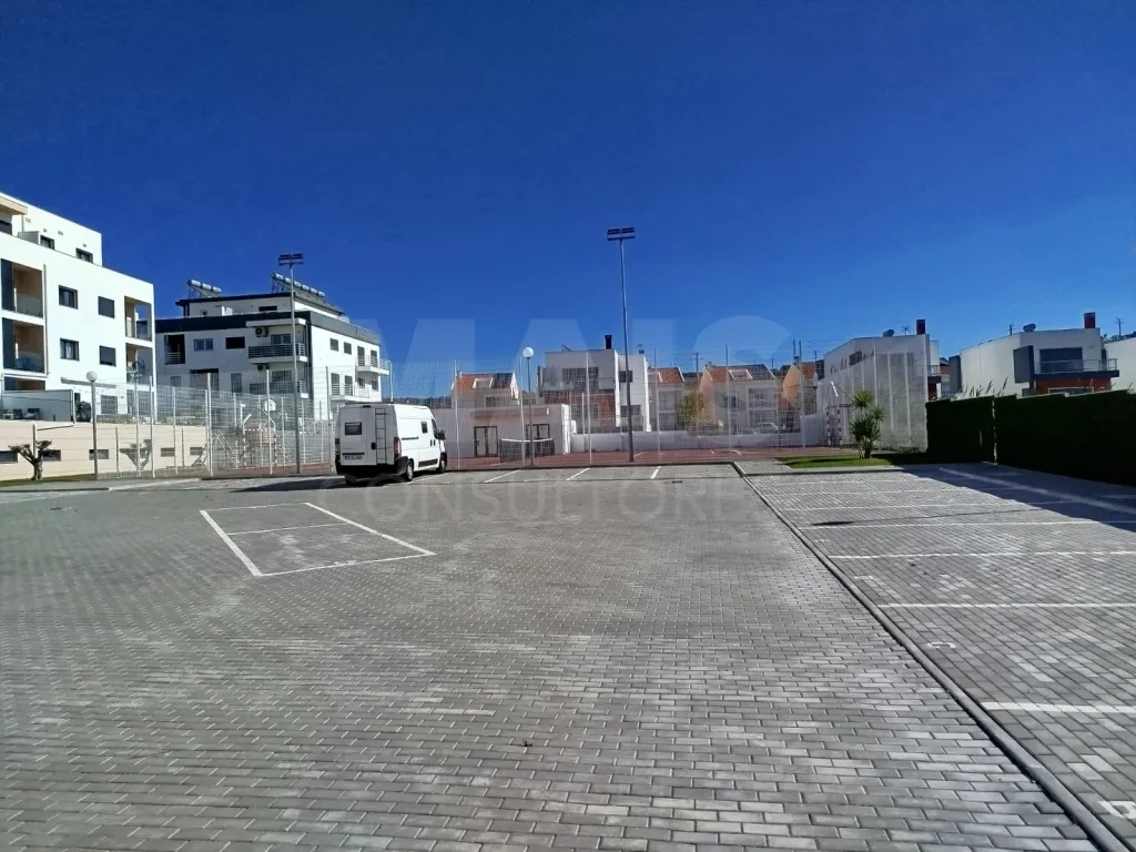 3-Bedroom Top-Floor Apartment with Panoramic Balcony, Garage, and Storage Room | Downtown Lourinhã, 10 Minutes from the Beach