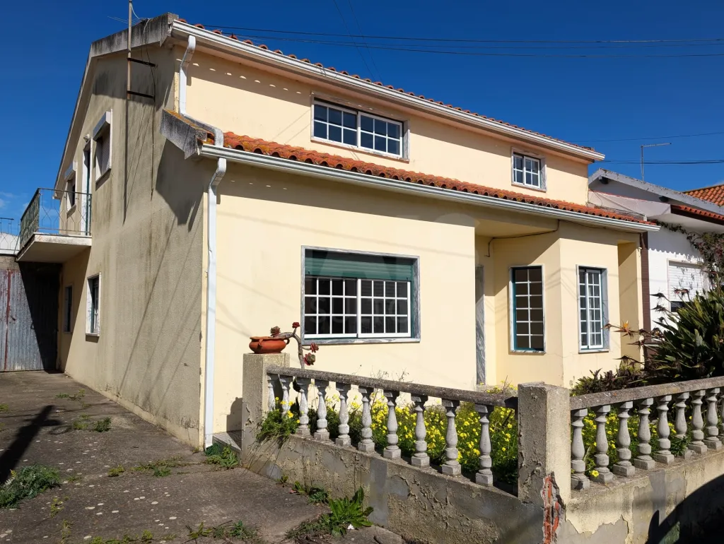 Moradia T6 - 5 min (Praia da Consolação)