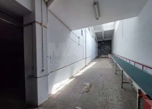 Fantástico Armazem em Prior Velho - Remodelado