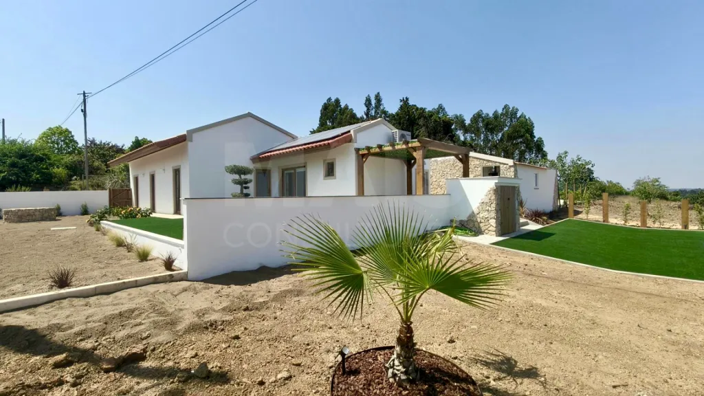 Single-Story 2-Bedroom + 1 House with Pool, Outbuilding, and 3,476 m² Lot | Comfort, Privacy, and Quality of Life