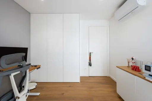 Apartamento T3 semi-novo vista mar com garagem