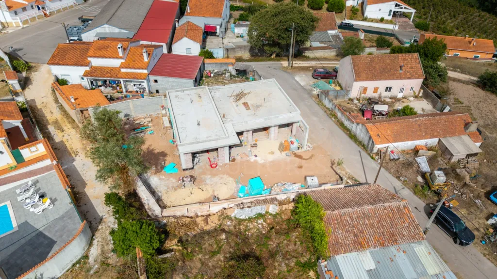 Moradia T3 térrea NOVA em Salir de Matos