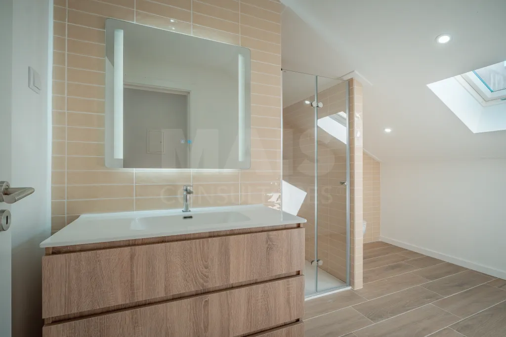 Moradia T4 Totalmente Remodelada com Logradouro em Coruche