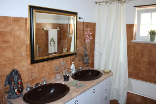 Moradia com 3 Apartamentos Independentes | Ideal AL | Perto da Praia da Areia Branca