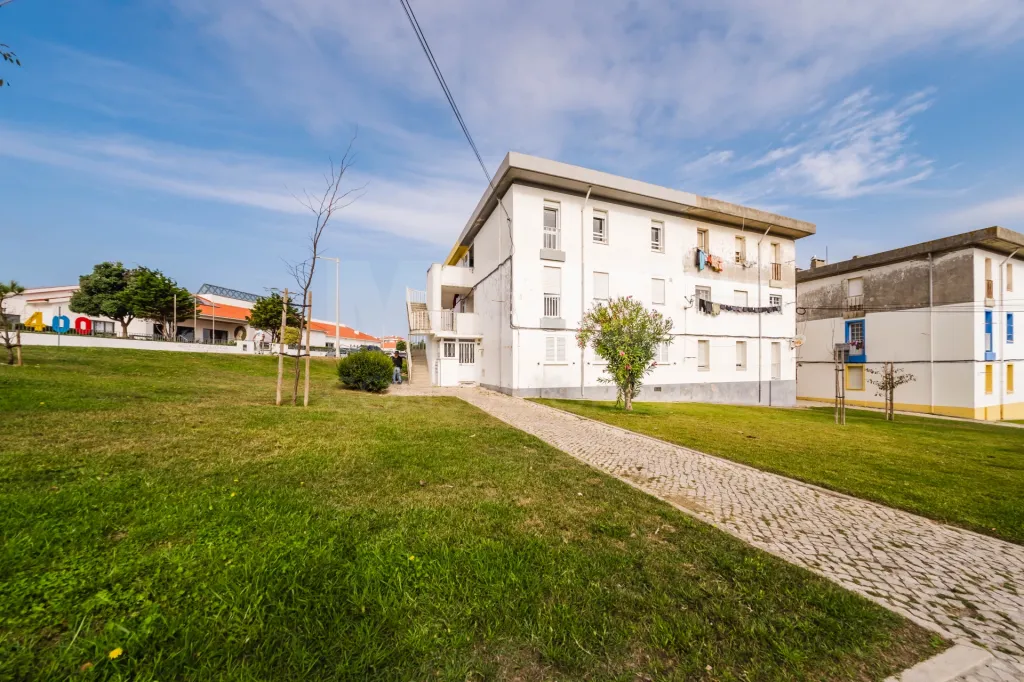 Apartamento T2 Renovado Com Vista Mar Em Peniche